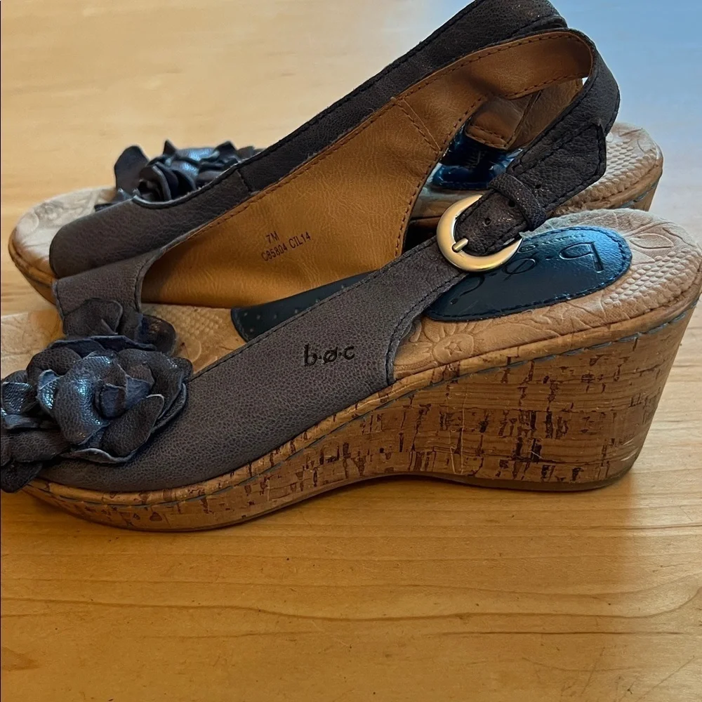 b.o.c. Women's Blue Floral Wedges